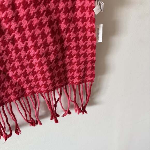 NWT Banana Republic Houndstooth Scarf Red Pink Fringe Preppy Old Money Scandi - Picture 11 of 14